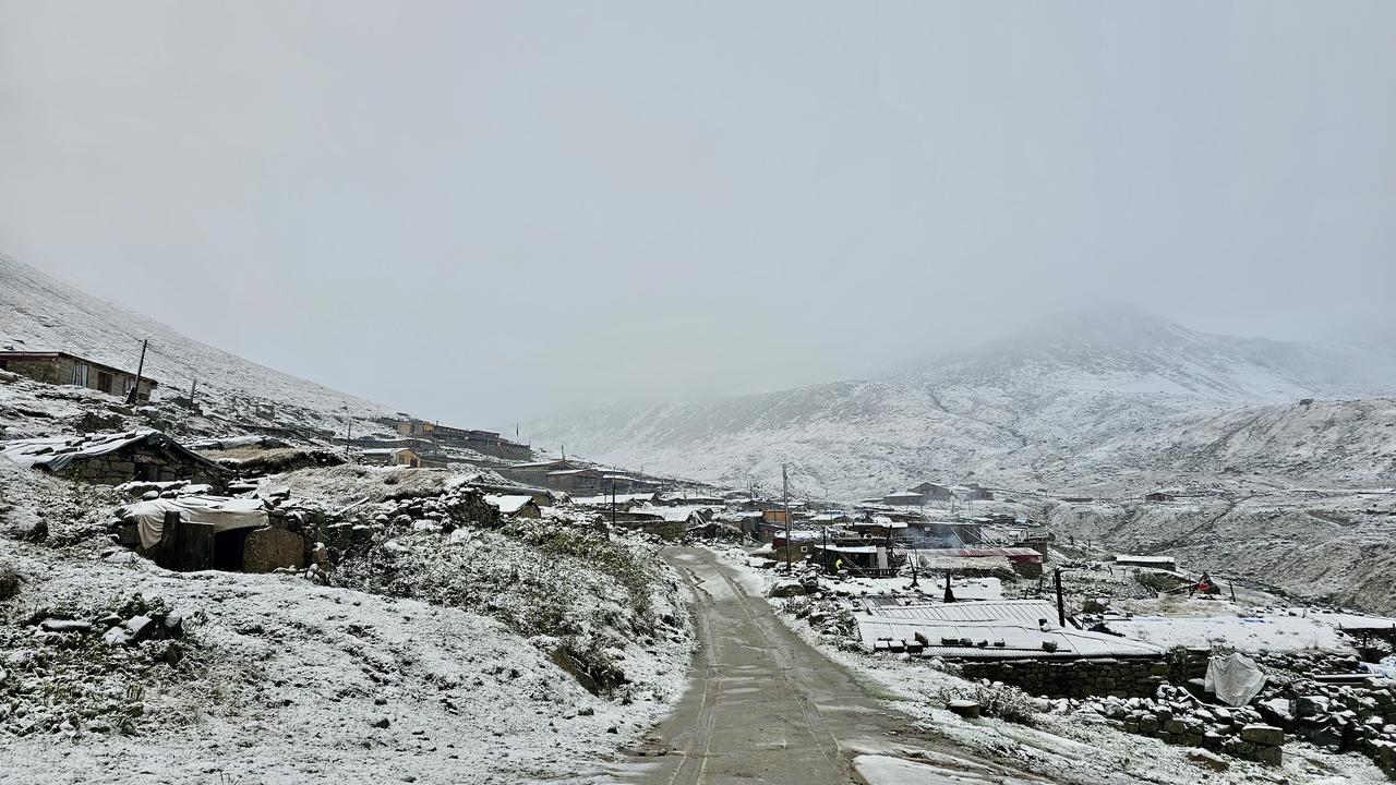 Snow covers a high-altitude settlement in Rize, Türkiye, Oct. 3, 2026. (AA Photo)