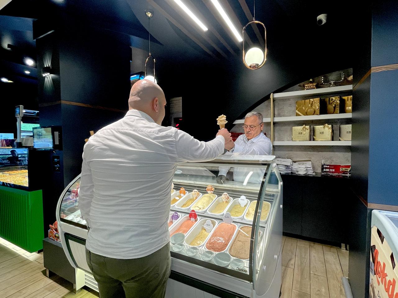 A customer is served freshly prepared Trabzon ice cream. (AA Photo)