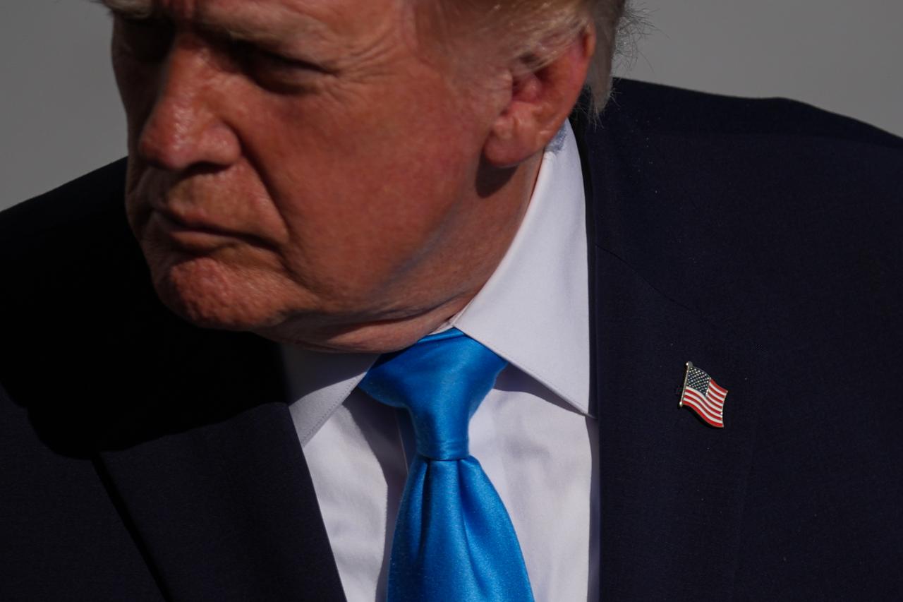 Trump offers Russia help over suspected plague death