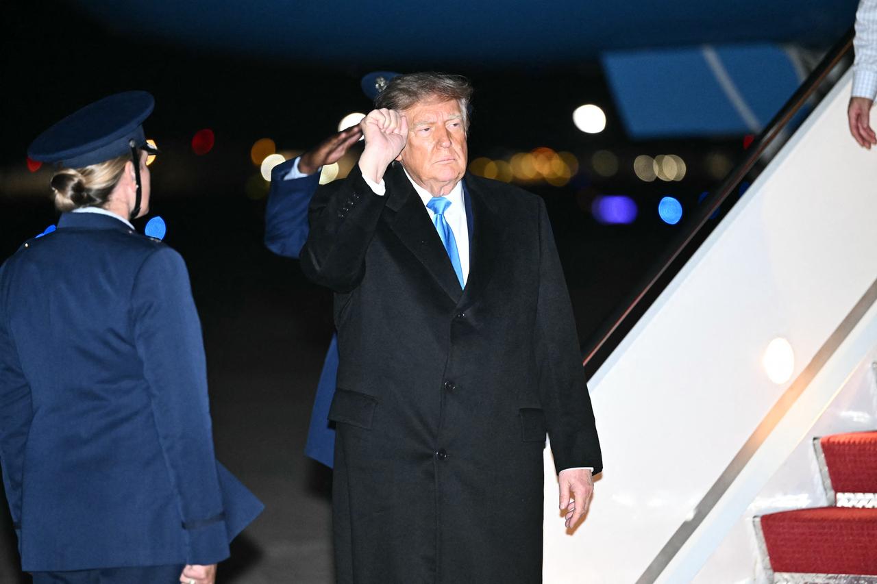 US President Donald Trump makes a fist after he disembarked from Air Force One at Joint Base Andrews, Maryland, October 5, 2026. (AFP Photo)