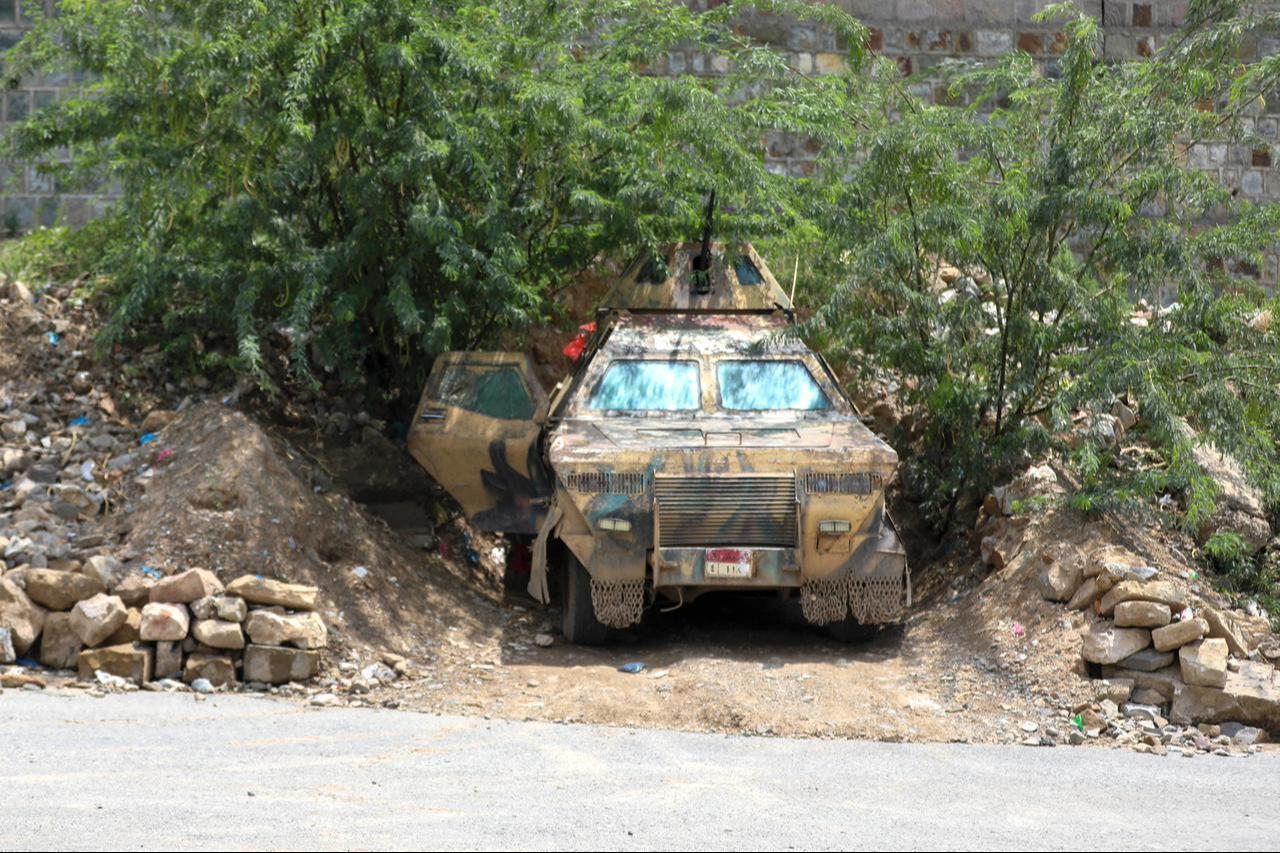 An armored vehicle belonging to the Saudi-backed Yemeni government forces is parked under a tree near the Jabal Han front west of Taiz, October 3, 2026. (AFP Photo)