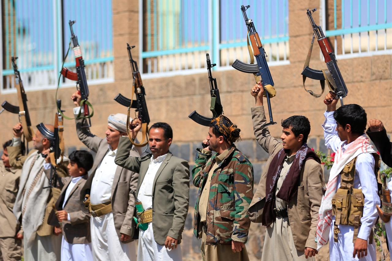 Fighters loyal to the Houthi authorities, take part in a rally to recruit more fighters, in Sanaa on October 7, 2026. (AFP Photo)
