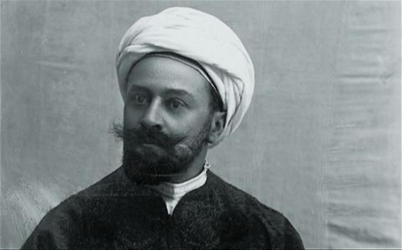 German archaeologist, diplomat and intelligence operative Max von Oppenheim poses for a portrait wearing a turban and traditional Middle Eastern clothing. (Photo courtesy of the Max Freiherr von Oppenheim Foundation)