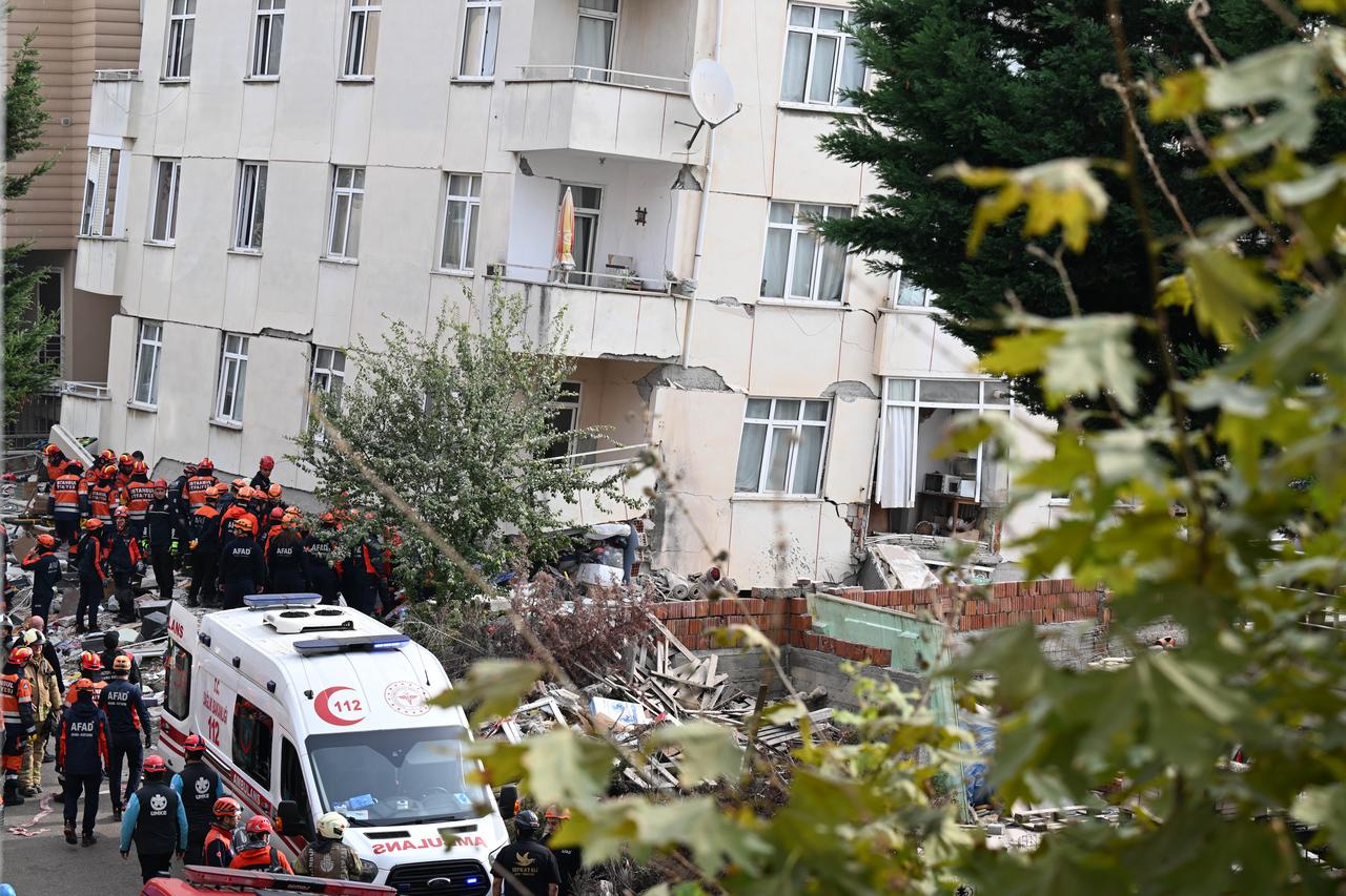Search and rescue teams conduct operations at the site of a seven-story building that partially collapsed in the Maltepe district of Istanbul, Türkiye, on October 08, 2026. (AA Photo)