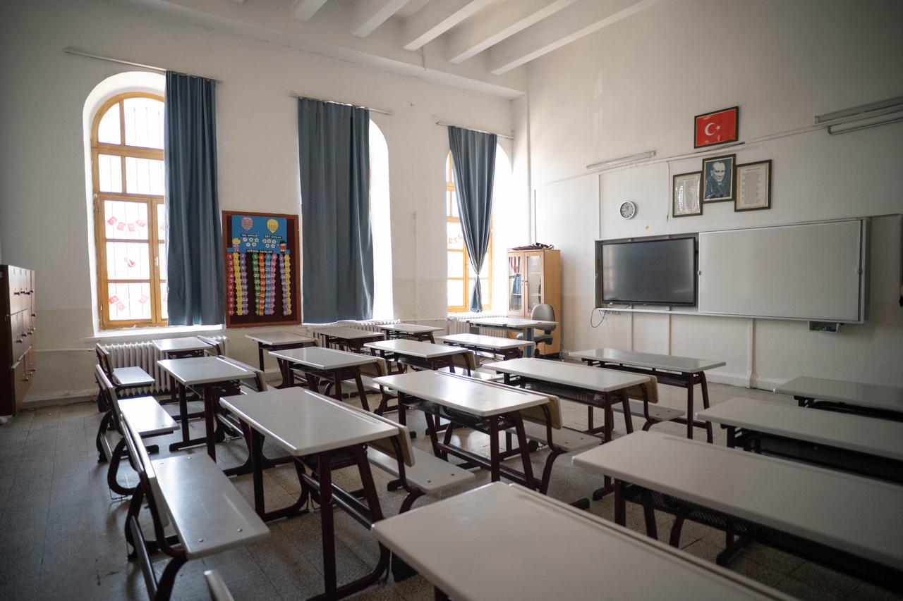 An interior view shows a traditional classroom at the 151-year-old Sokullu Mehmet Pasa Primary School in Uskudar on Oct. 8, 2026. (AA Photo)