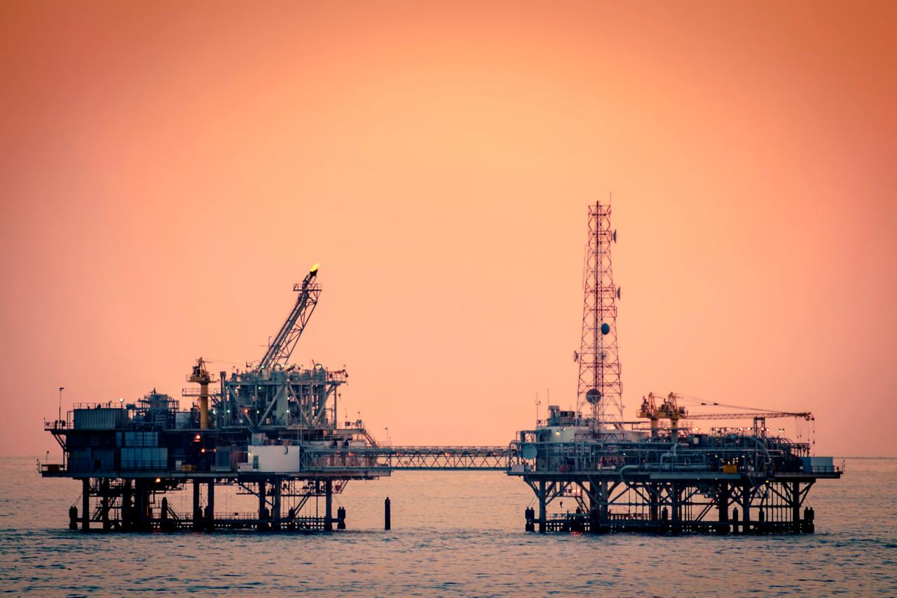 Oil jumps over US production cuts amid storm, plans to resume Iran strikes