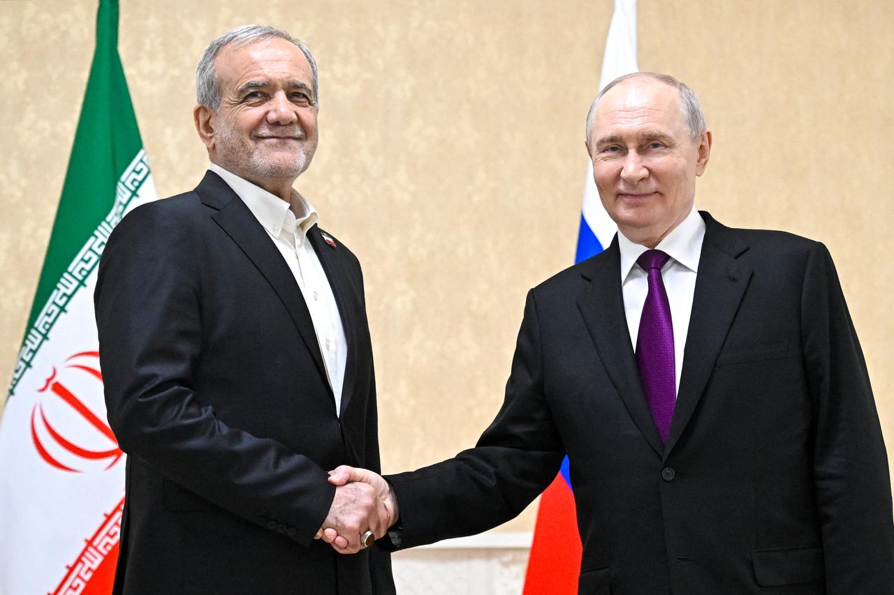 Putin tells Iran’s Pezeshkian he will 'do everything' to help end Middle East war