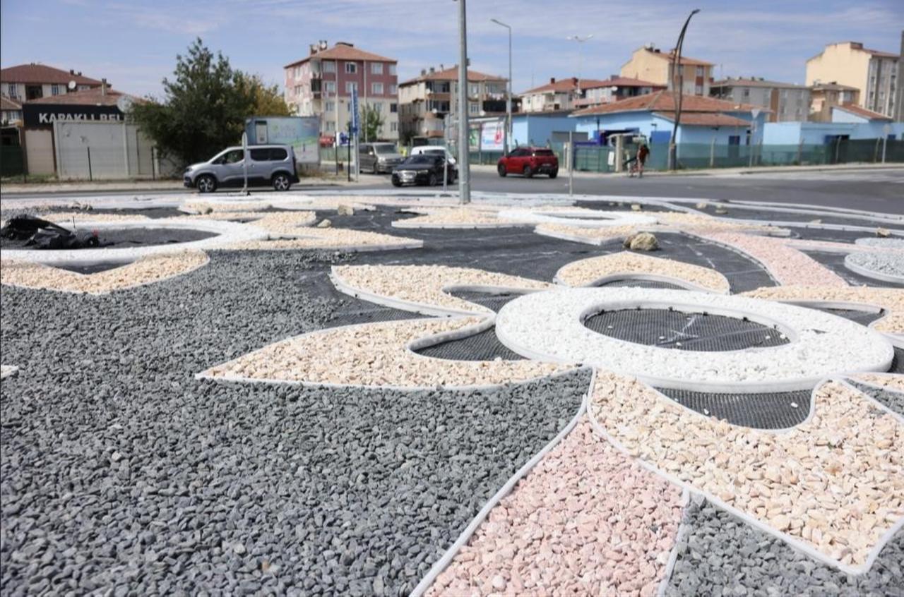 A close-up view shows a newly installed xeriscaping project featuring decorative gravel, natural stones, and drought-tolerant landscaping implemented by the Tekirdag Metropolitan Municipality to reduce water use. (IHA Photo)