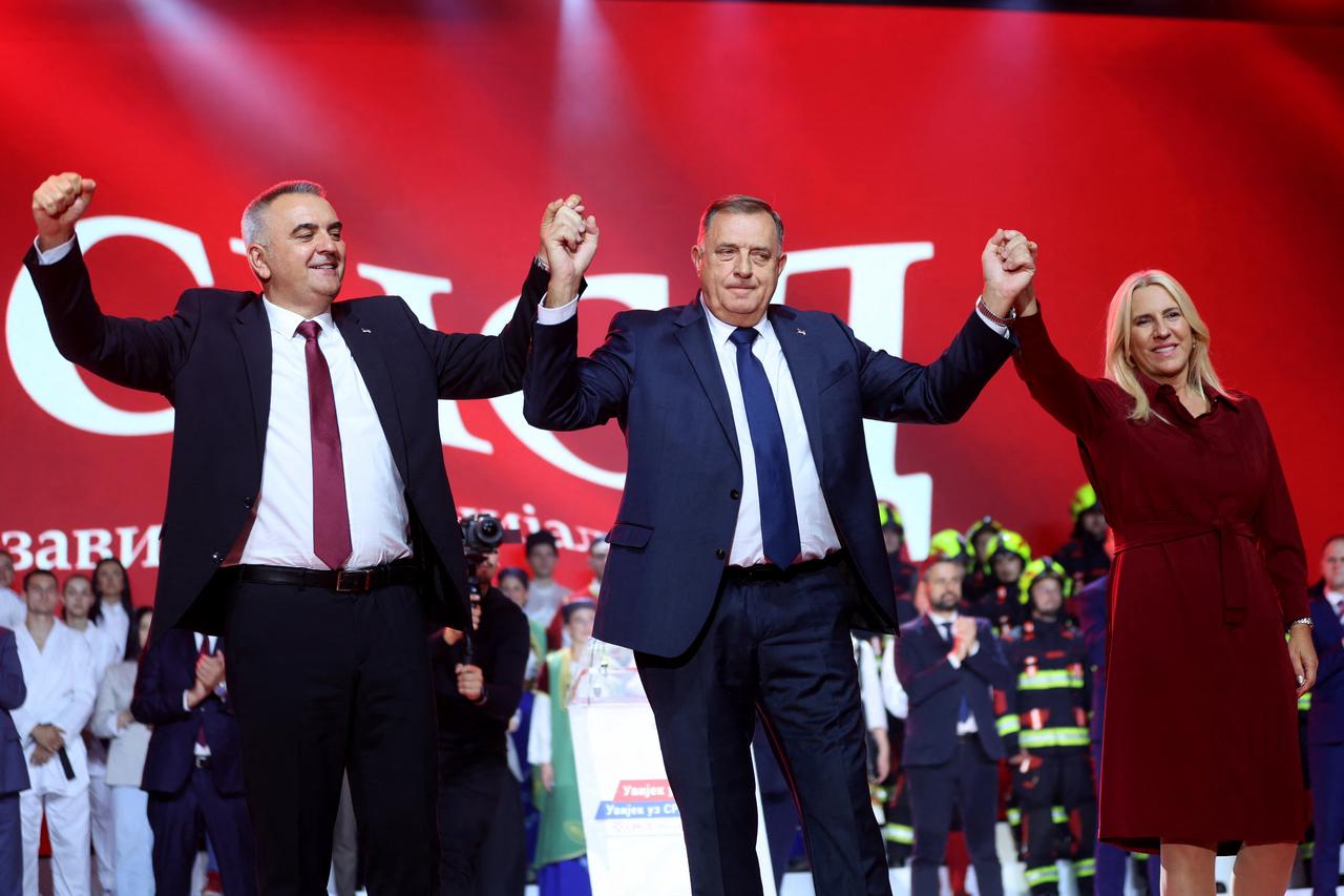 Bosnia counts votes faster, but fewer voters turn out