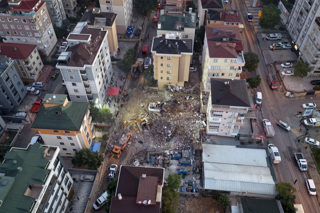 An aerial view of the area as search and rescue efforts are completed at the site of a seven-story building that partially collapsed in the Maltepe district of Istanbul, Türkiye, October 9, 2026. (AA Photo)