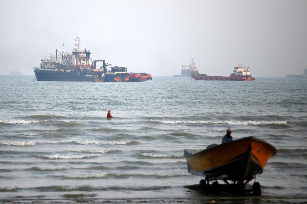 Numerous merchant ships belonging to Iran and other countries remain at anchor in the Strait of Hormuz in Bandar Abbas, Iran, on September 10, 2026. (AA Photo)