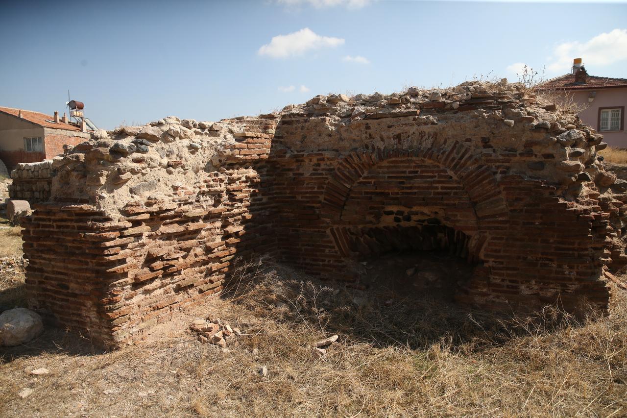 Architectural remains of the Roman bath complex are seen at the ancient city of Tyana in Nigde, Türkiye, Oct. 9, 2026. (AA Photo)