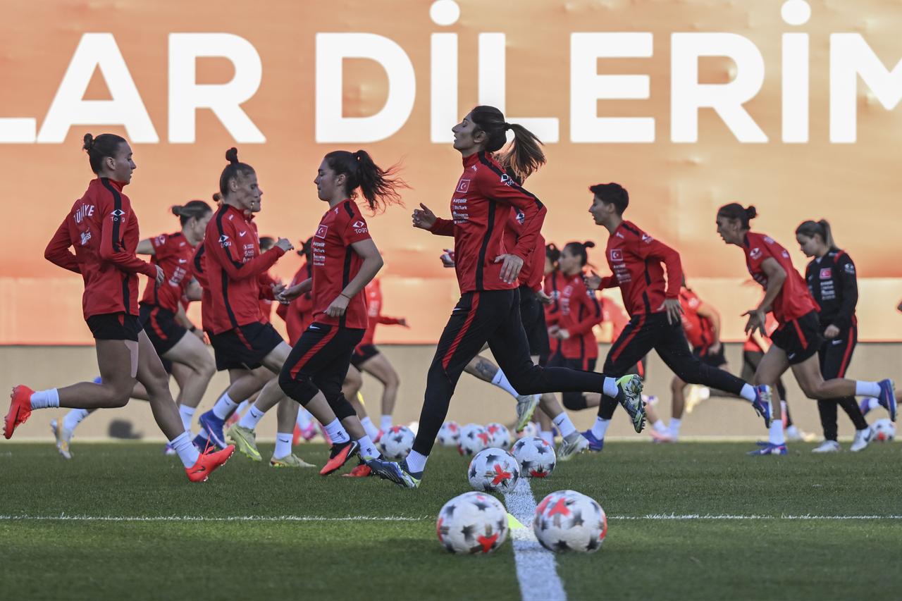 Türkiye hosts Slovenia in Women’s World Cup playoff first leg