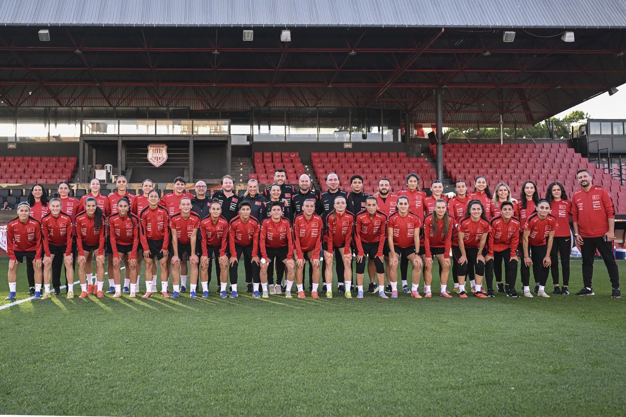 Türkiye women’s national football team players and coaching staff pose for a group photo during preparations for the Slovenia match in Istanbul, Türkiye, Oct. 8, 2026. (AA Photo)