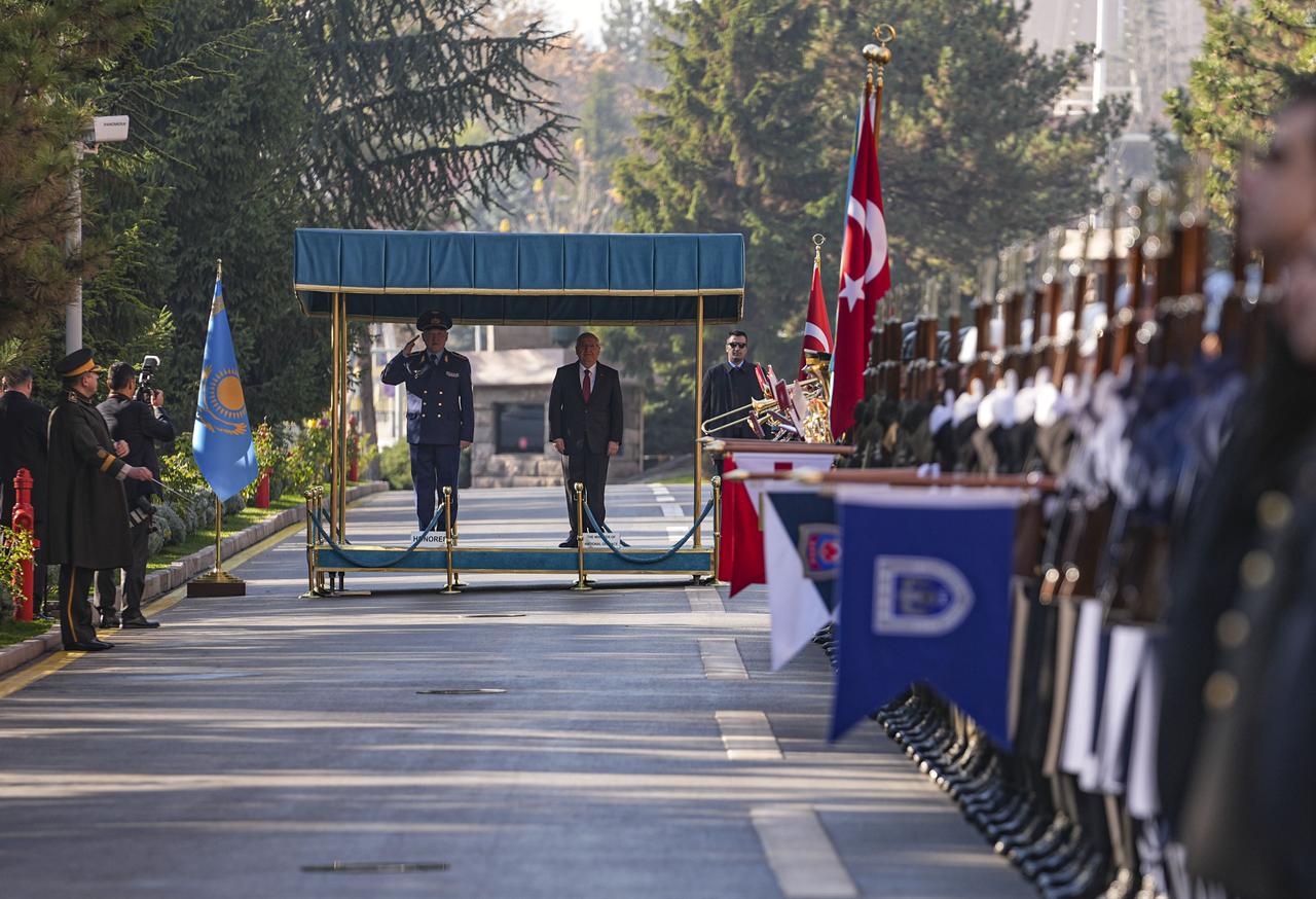 Turkish Minister of National Defense Yasar Guler (C-R) welcomes Kazakhstani Defense Minister Dauren Kosanov (C-L) with an official ceremony at the ministry in Ankara, Türkiye on Nov. 18, 2025. (AA Photo)