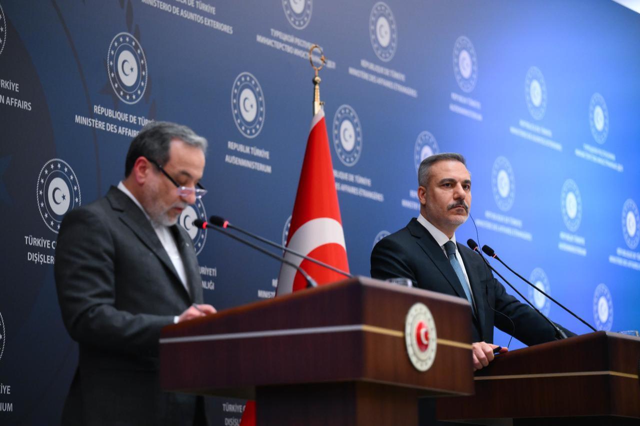 Turkish Foreign Minister Hakan Fidan (R) and Iranian Foreign Minister Abbas Araghchi (L) hold a joint press conference in Istanbul, Türkiye on Jan. 30, 2026. (AA Photo)