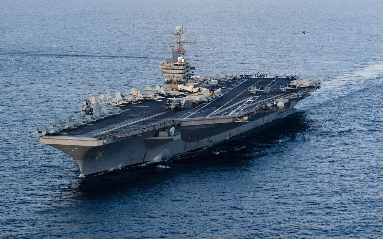 The Nimitz-class aircraft carrier USS Abraham Lincoln transiting the Arabian Sea, January 19, 2012. (AFP Photo)