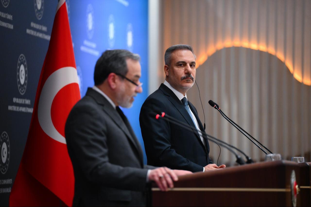 Turkish Foreign Minister Hakan Fidan (R) and Iranian Foreign Minister Abbas Araghchi (L) hold a joint press conference in Istanbul, Türkiye, January 30, 2026. (AA Photo)