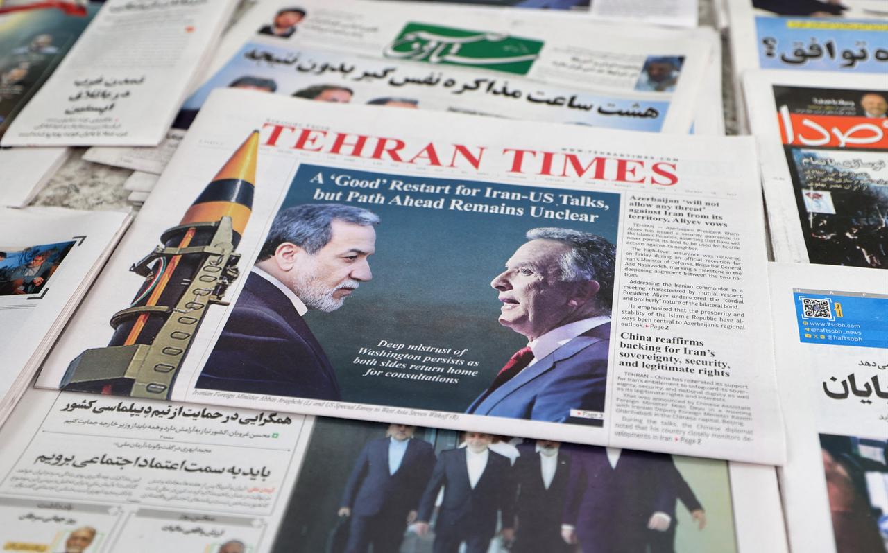 A photograph shows copies of Iranian daily newspapers reporting on the first round of talks between Iran and the United States at a kiosk in Tehran, Iran on February 7, 2026. (AFP Photo)