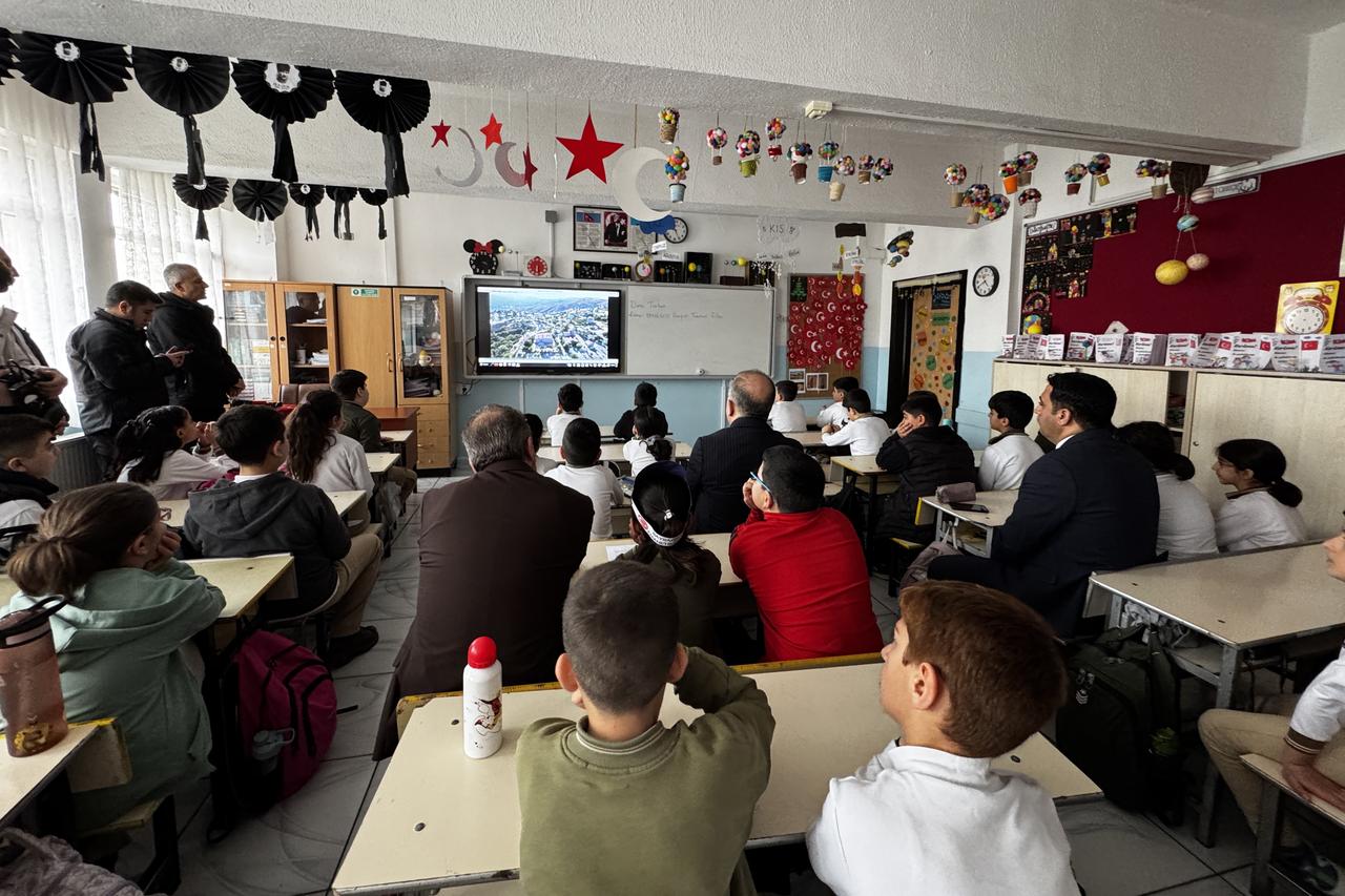 Students watch a documentary on Harput’s UNESCO World Heritage bid during a province-wide screening in a classroom in Elazig, Türkiye. (AA Photo)