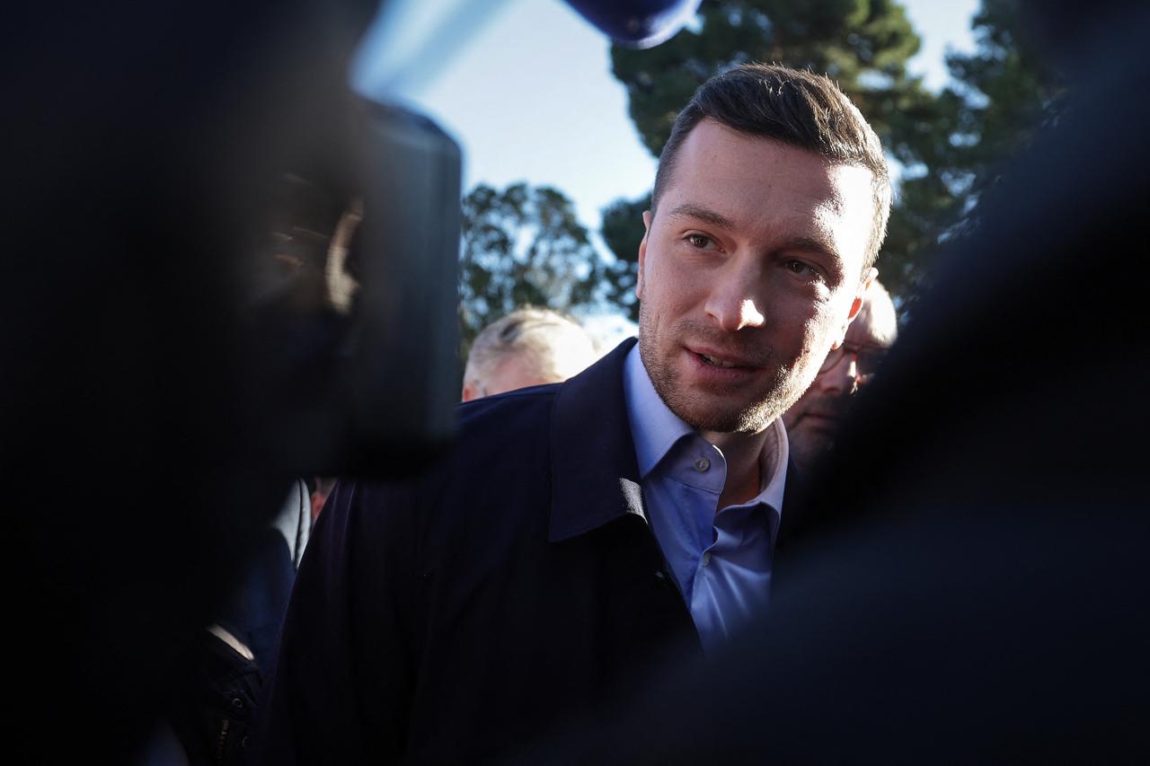 President of French far-right Rassemblement National (RN) party and Member of the European Parliament Jordan Bardella arrives in the city of Carcassonne to support the campaign of RN candidate for Mayor of Carcassonne, Christophe Barthes (not pictured), in Carcassonne, south-western France, on February 7, 2026. (AFP Photo)