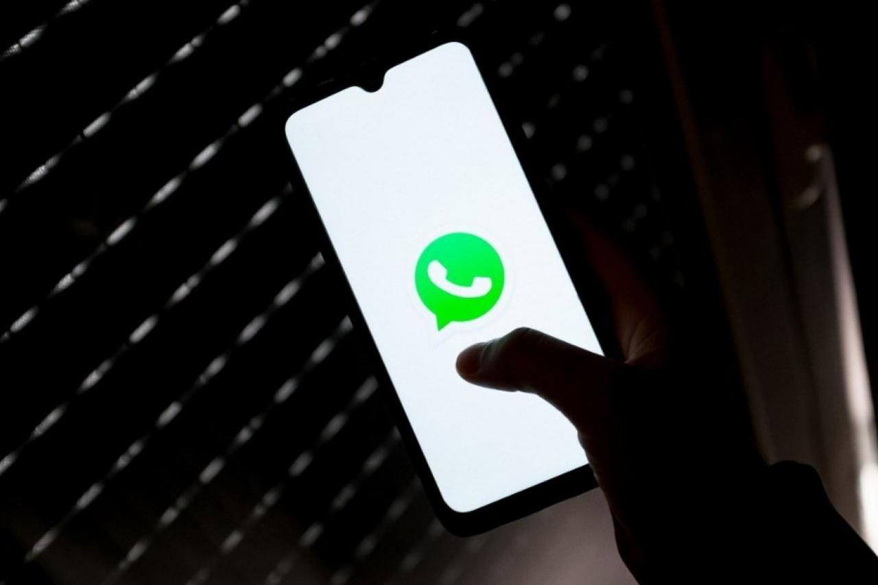 Russia moves to block WhatsApp in favor of state-backed app