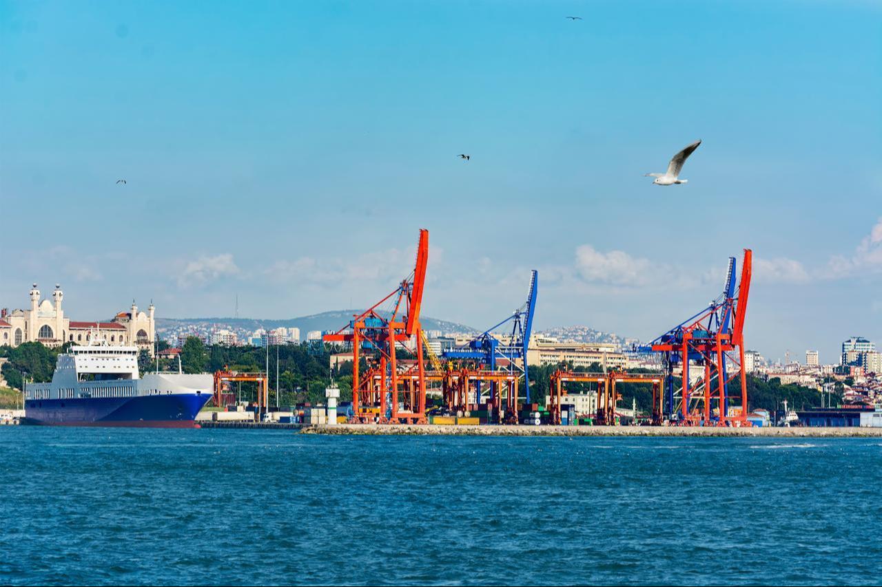 Cranes and a freight vessel at Haydarpasa Port, Istanbul, Türkiye. (Adobe Stock Photo)