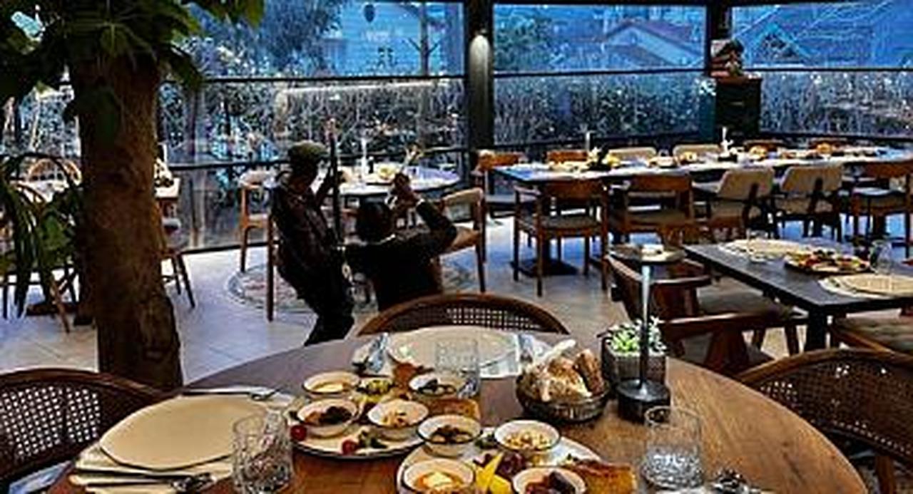 Interior view of No1 Culinaria restaurant, showcasing its cozy and romantic atmosphere. Source: TurizmHaberMerkezi