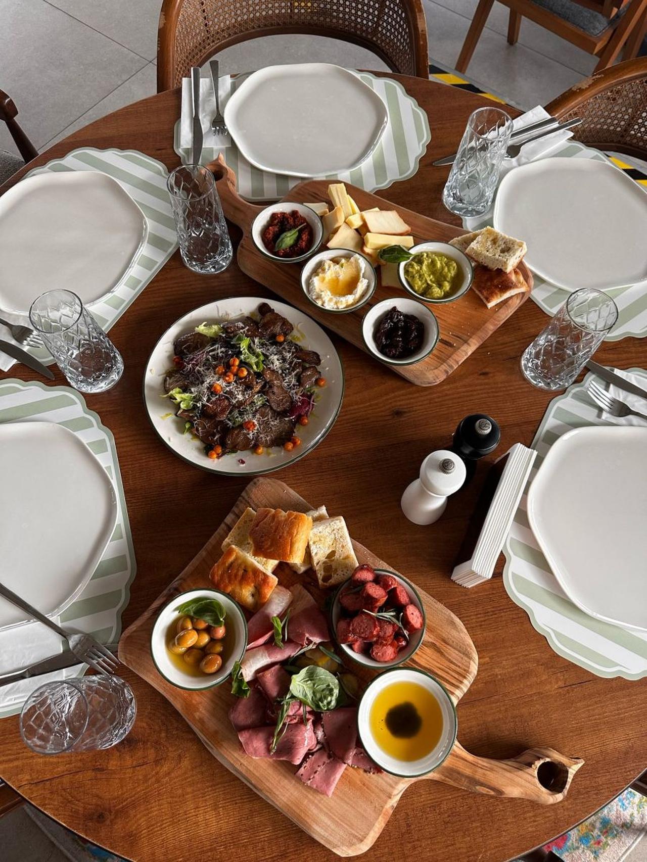 Artfully presented dishes at No1 Culinaria, where every detail is crafted for a visually stunning and delicious experience. Source: TurizmHaberMerkezi