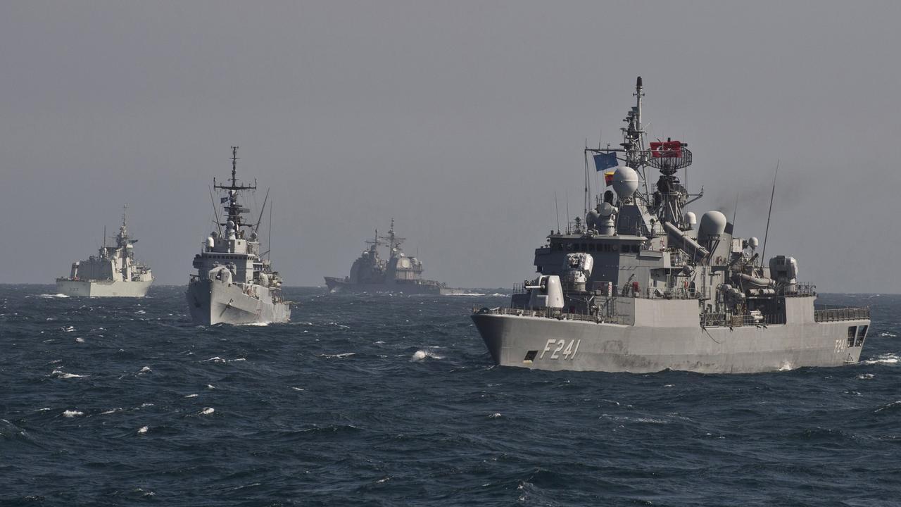 War ships of the NATO Standing Maritime Group-2 take part in a military drill on the Black Sea, 60km from Constanta city March 16, 2015. (AFP Photo)