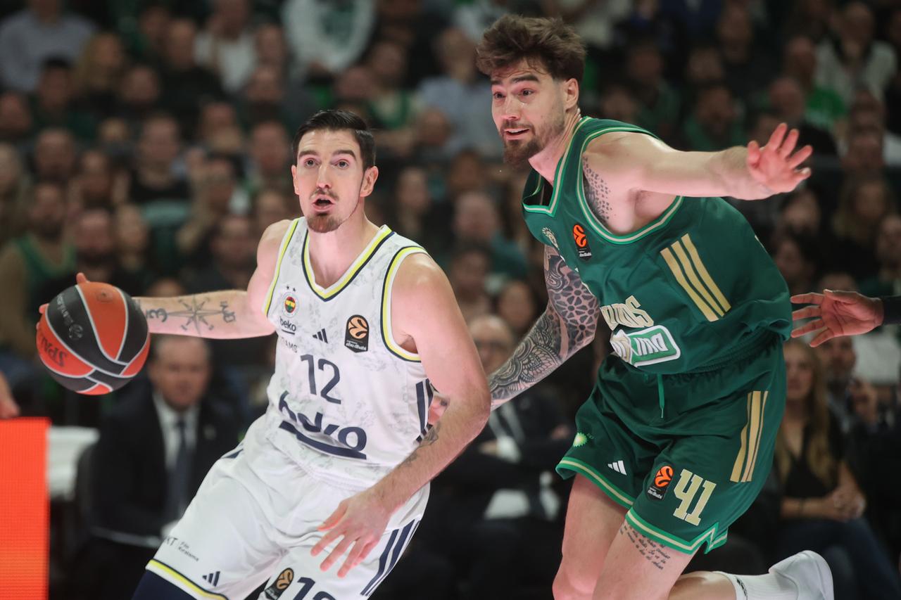 Greek fans lose control after Fenerbahce stuns Panathinaikos late