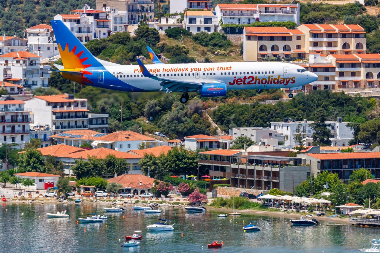 'Nothing beats a Jet2 holiday' but flight turns chaotic after racist remarks