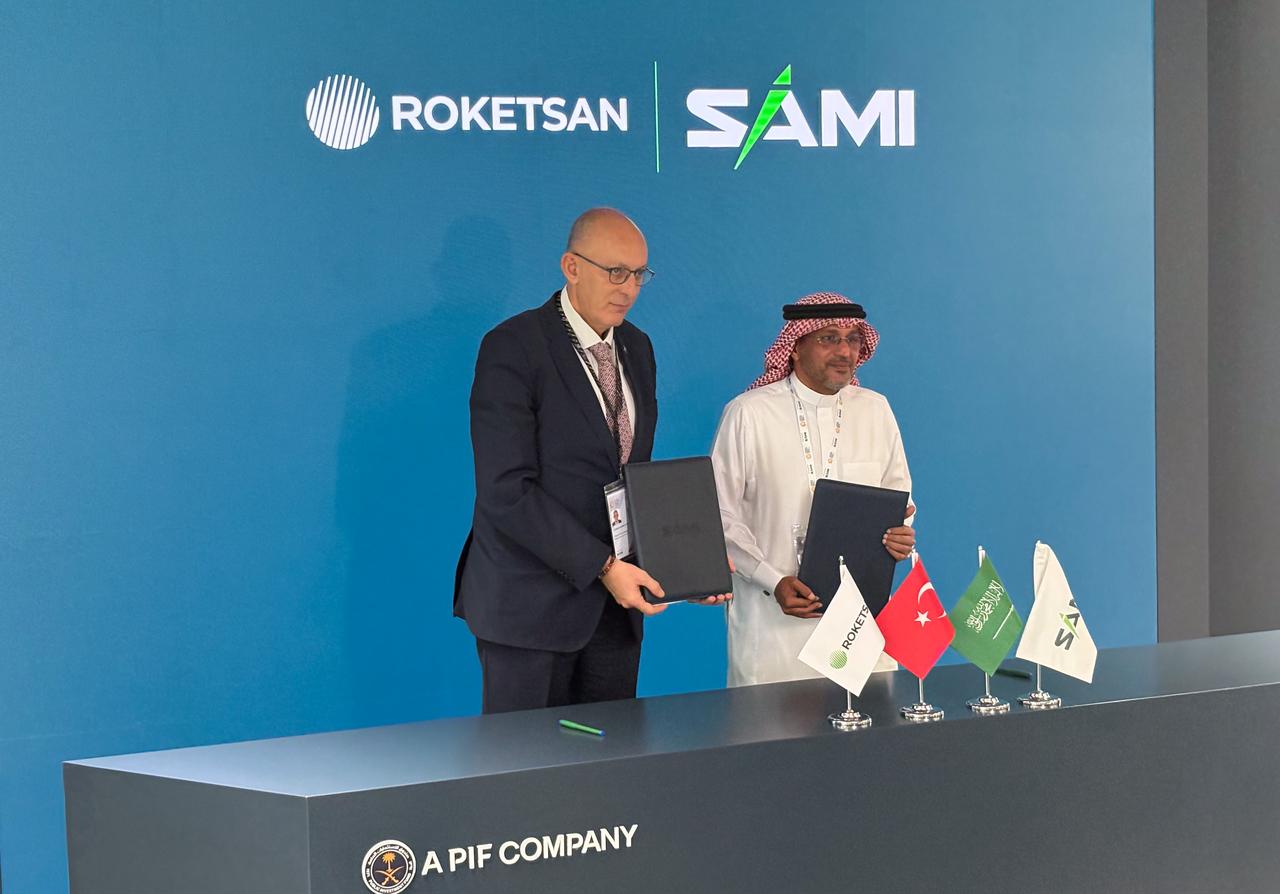 Officials from Turkish Roketsan and Saudi Arabia's Saudi Arabian Military Industries (SAMI) at World Defense Show 2026 in the Saudi capital, Riyadh, Feb. 11, 2026. (AA Photo)
