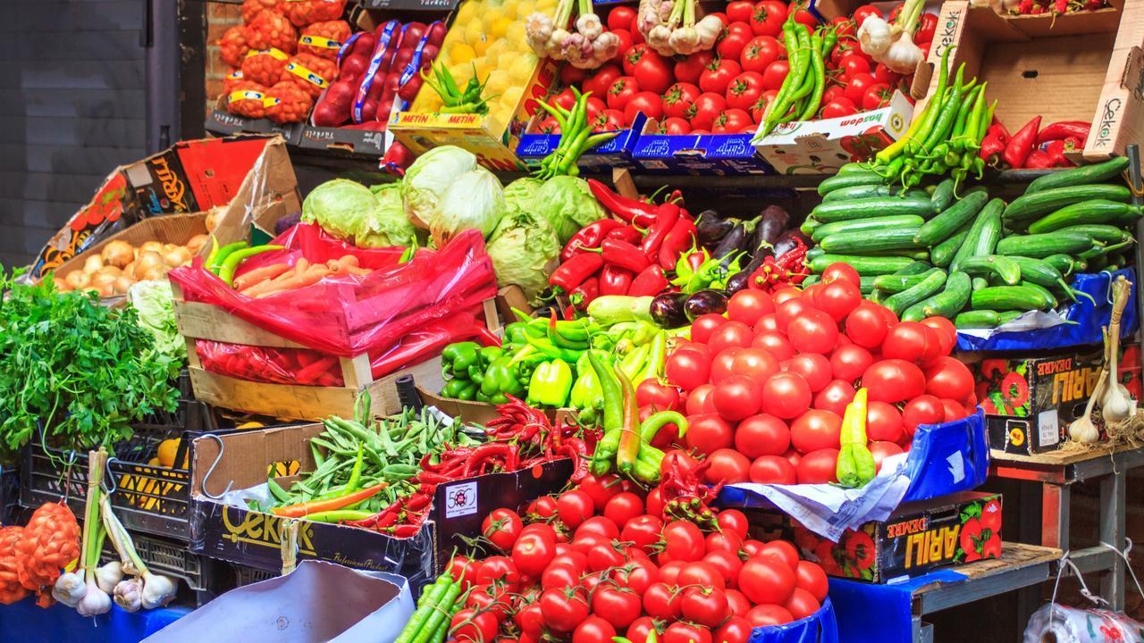 Fresh vegetables and fruits are displayed at a market stall in the Spice Bazaar in Istanbul, Türkiye, 4 June, 2017. (Adobe Stock Photo)