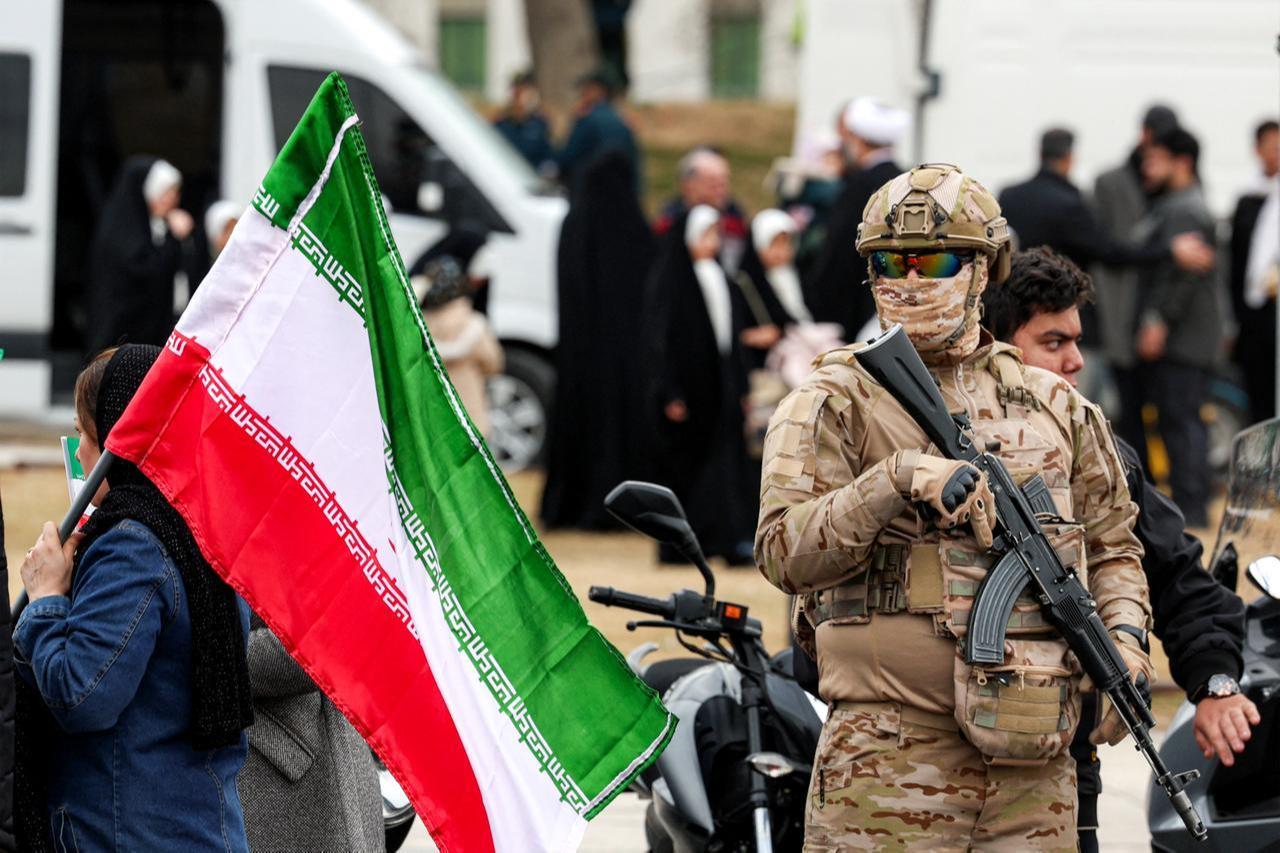 A member of the security forces stands guard during a rally marking the 47th anniversary of the 1979 Islamic revolution in Tehran, February 11, 2026. (AFP Photo)