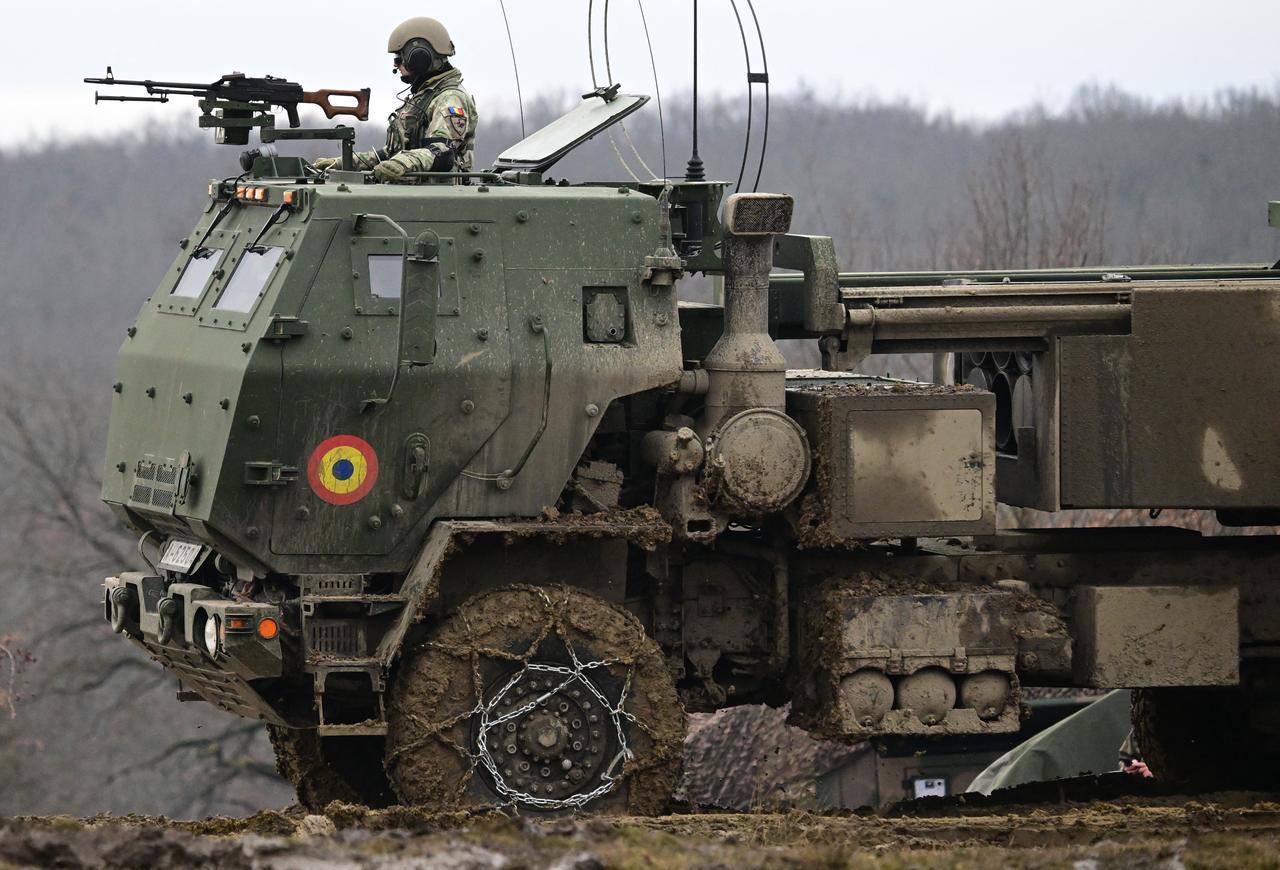 Romanian soldiers operate a High Mobility Artillery Rocket System (HIMARS) launcher during the Dynamic Front 26 military exercise at the Cincu Training Area in Cincu, Romania, Feb. 9, 2026. (AFP Photo)