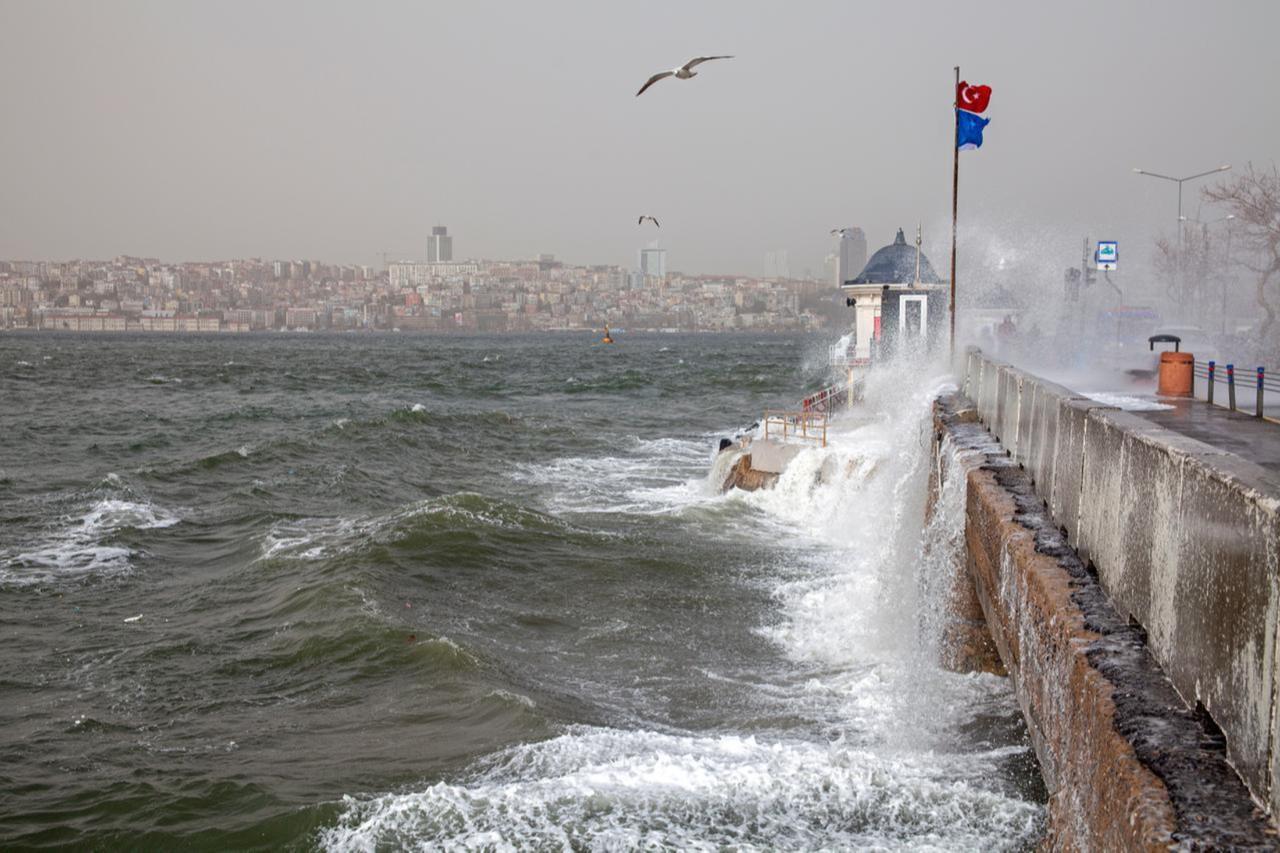Weather turns hazardous: Türkiye faces floods, strong winds, avalanche risk
