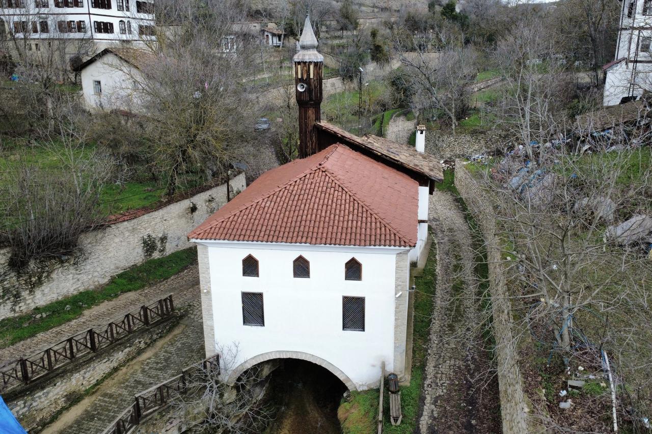 Mosque over water? Northern Türkiye’s unique landmark draws attention