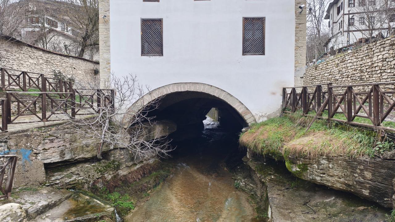 The Lutfiye Mosque is seen standing over a flowing stream in Safranbolu, northern Türkiye, February 14, 2026. (AA Photo)