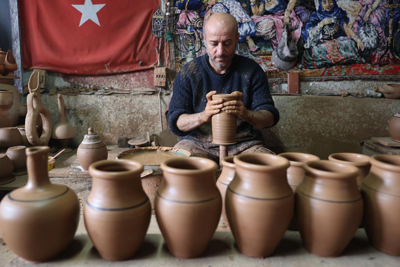 The family members work the alluvial clay obtained from the old beds of the Kizilirmak river, creating handcrafted products using traditional methods learned from their fathers and grandfathers. Türkiye, February 14, 2026. (AA Photo)