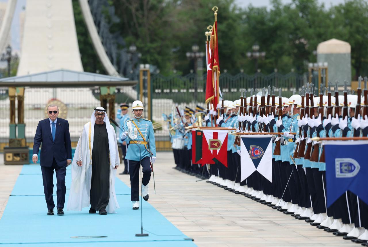 Turkish President Recep Tayyip Erdogan (L) welcomes the United Arab Emirates (UAE) President Sheikh Mohamed bin Zayed Al Nahyan (2nd L) with an official ceremony at the Presidential Complex in Ankara, Türkiye on July 16, 2025. ( TUR Presidency/AA Photo)