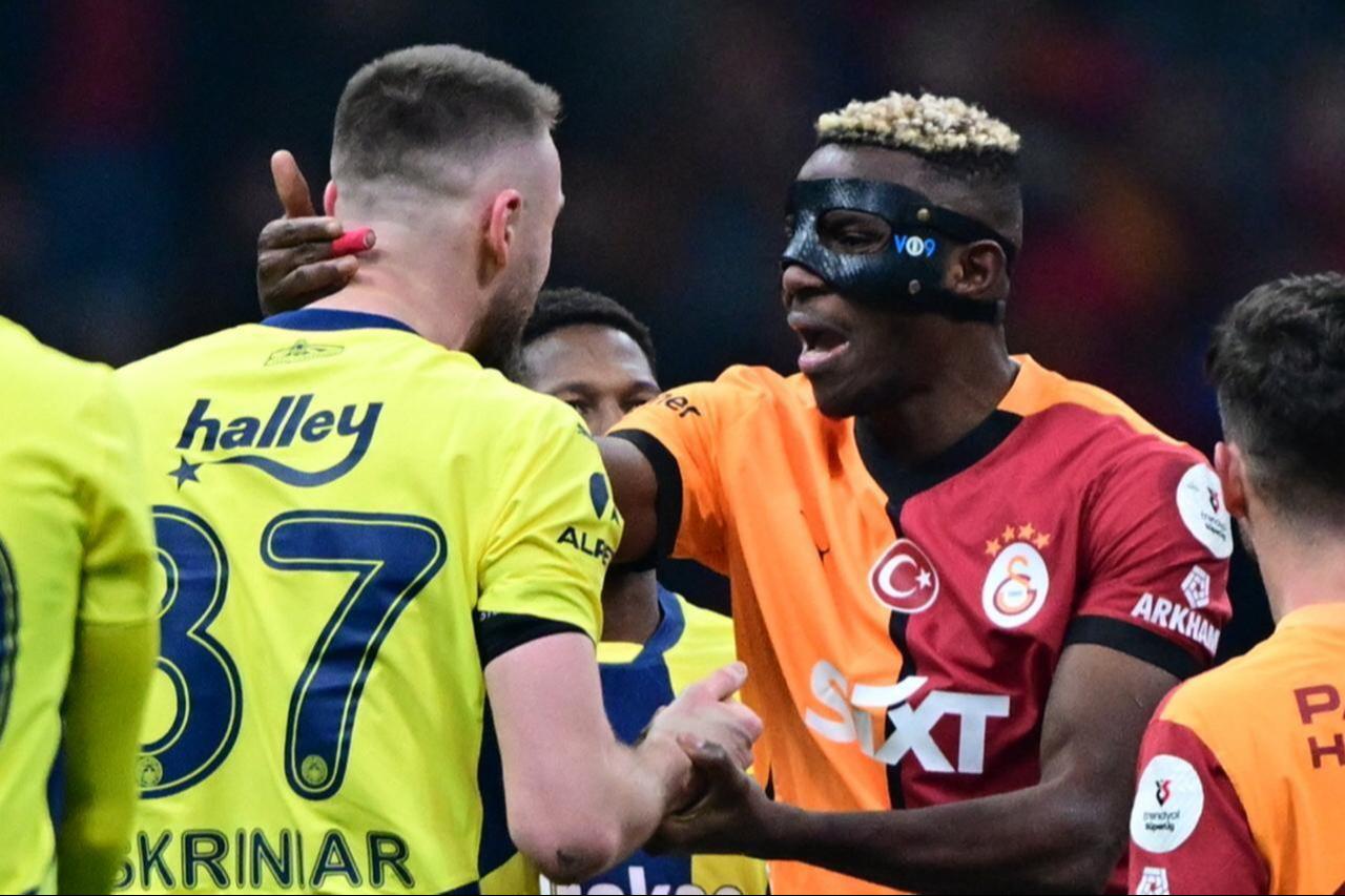 Galatasaray forward Victor Osimhen and Fenerbahce defender Milan Skriniar come face to face during the intercontinental derby at Chobani Stadium in Istanbul, Türkiye, April 2, 2025. (AA Photo)