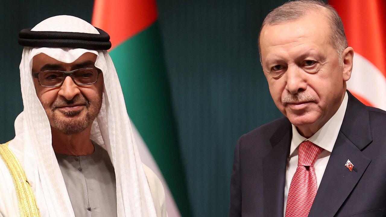 Turkish President Recep Tayyip Erdogan (R) and  Abu Dhabi's Crown Prince Sheikh Mohammed bin Zayed Al Nahyan attend a signing ceremony at the Presidential Complex in Ankara, on Nov. 24, 2021. (AFP Photo).