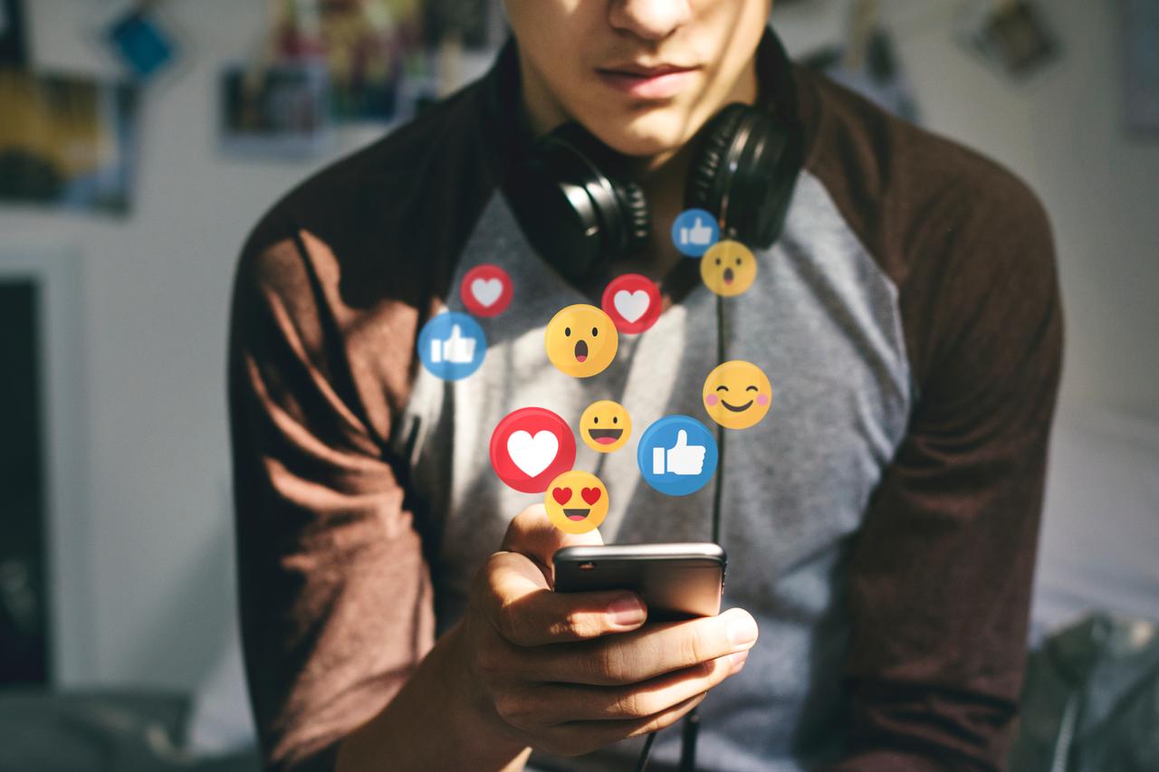 Rules for under-15s on social media on the way, says Turkish minister