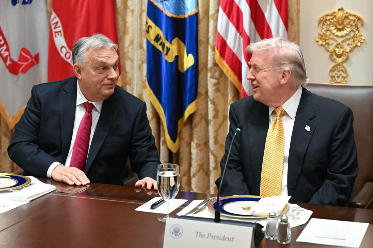 US President Donald Trump (R) and Hungarian Prime Minister Viktor Orban meet in the Cabinet Room of the White House in Washington, DC on Nov. 7, 2025. (AFP Photo)