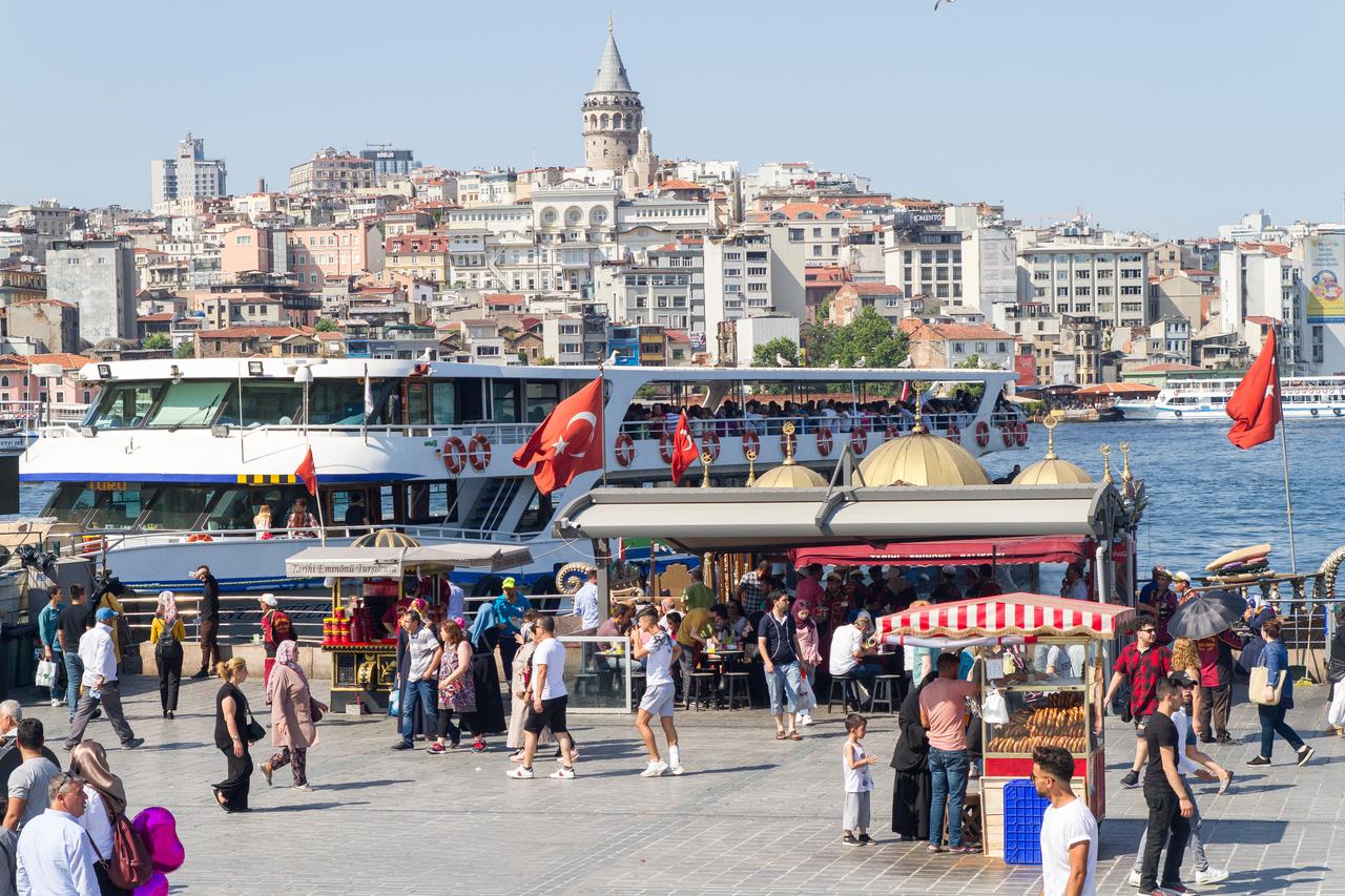 Economy now biggest obstacle to happiness for most Turks
