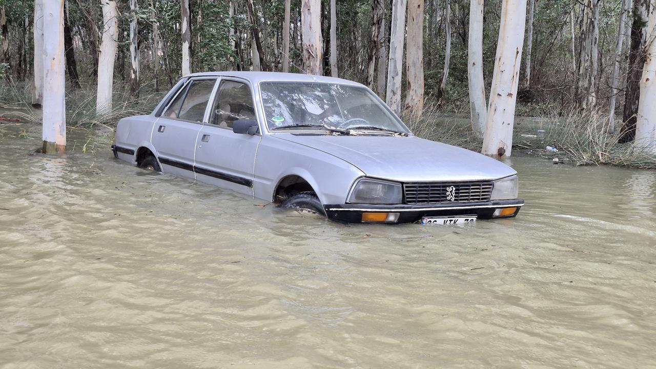 Rising waters flood lakeside town along Türkiye’s Aegean sea coast