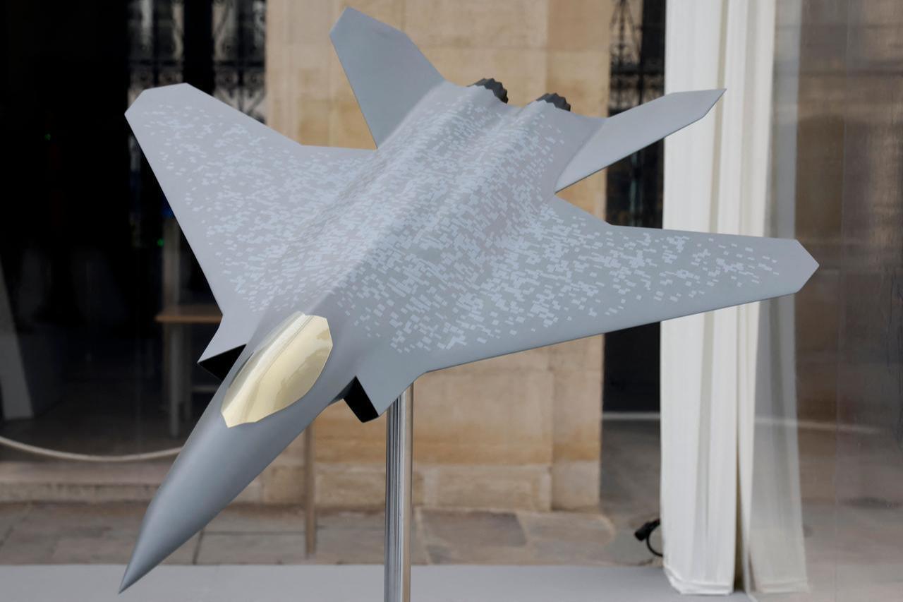 A model of a Future Combat Air System (SCAF/FCAS) is displayed in the courtyard of the Presidential Elysee Palace in Paris on January 22, 2023. (AFP Photo)