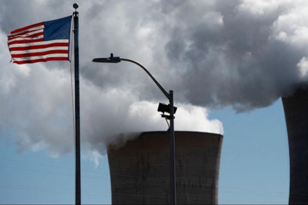 Steam rises out of the nuclear plant on Three Mile Island, with the operational plant run by Exelon Generation, in Middletown, Pennsylvania, US on March 26, 2019. (AFP Photo)