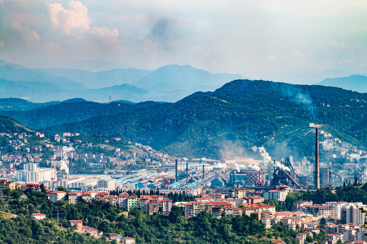 Distant view of the Erdemir iron and steel facility in the Eregli district of Zonguldak, Türkiye, June 24, 2019. (Adobe Stock Photo)